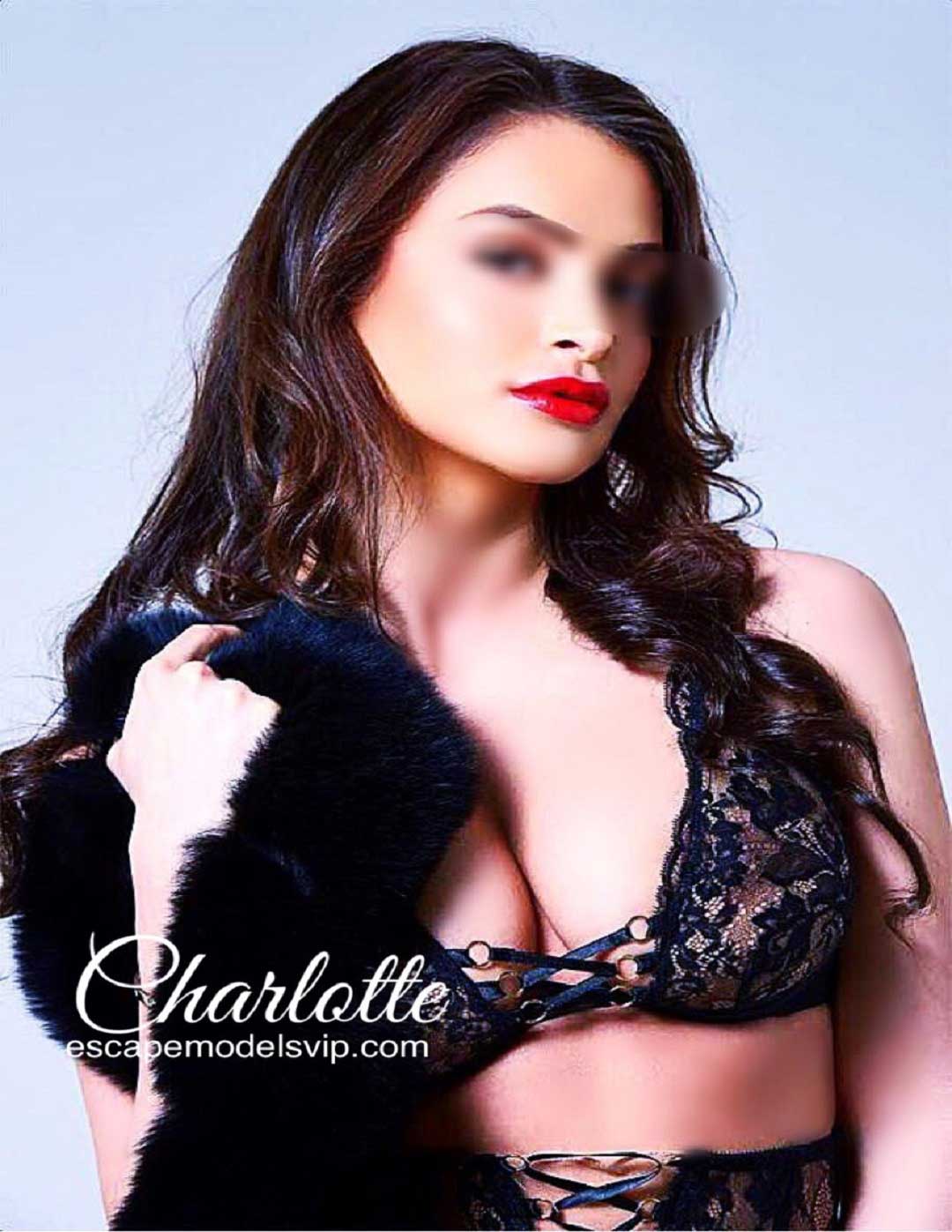 Model-Charlotte6